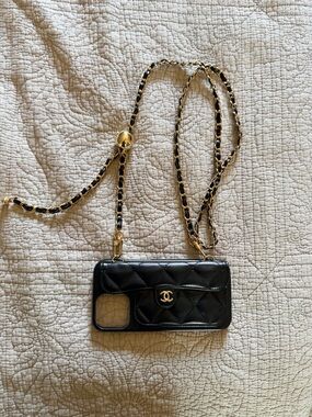 CHANEL Black Quilted Leather Crossbody Phone Case with Gold Chain